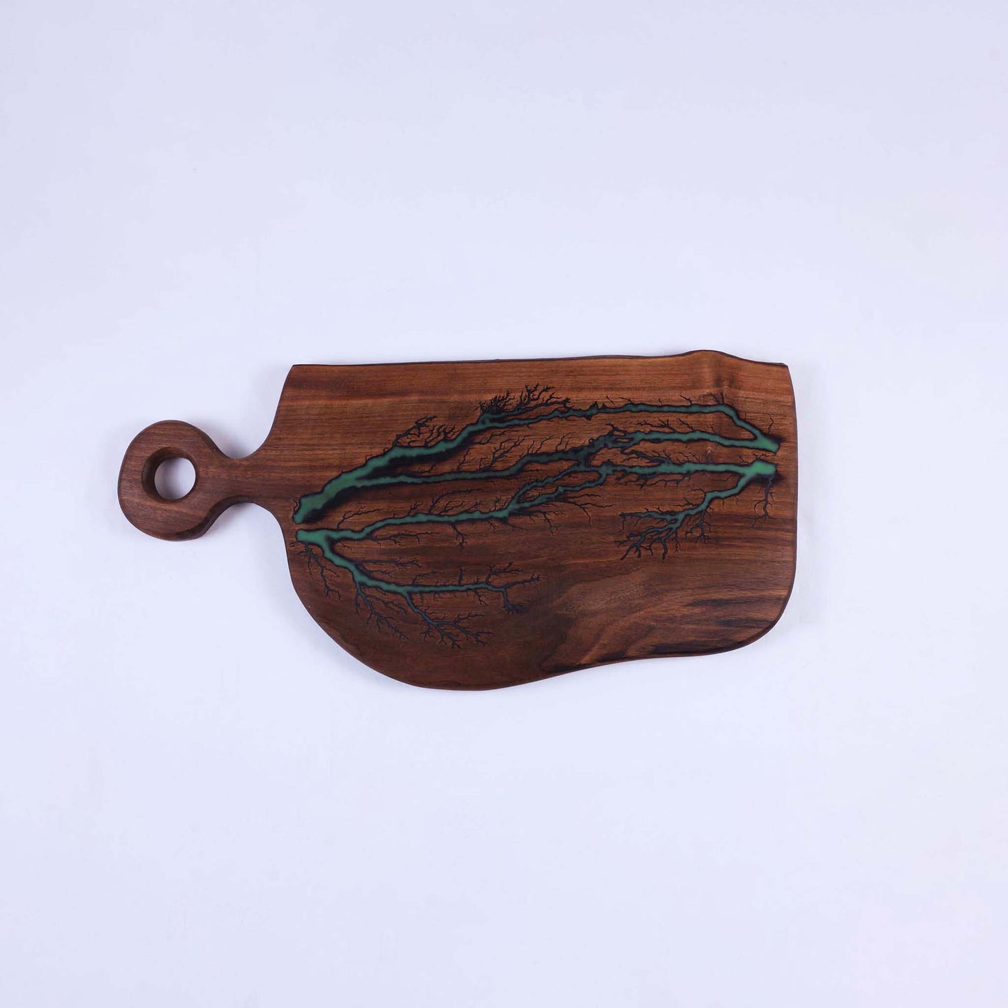 "Мальовица" №0199 — дъска от орех с епоксид