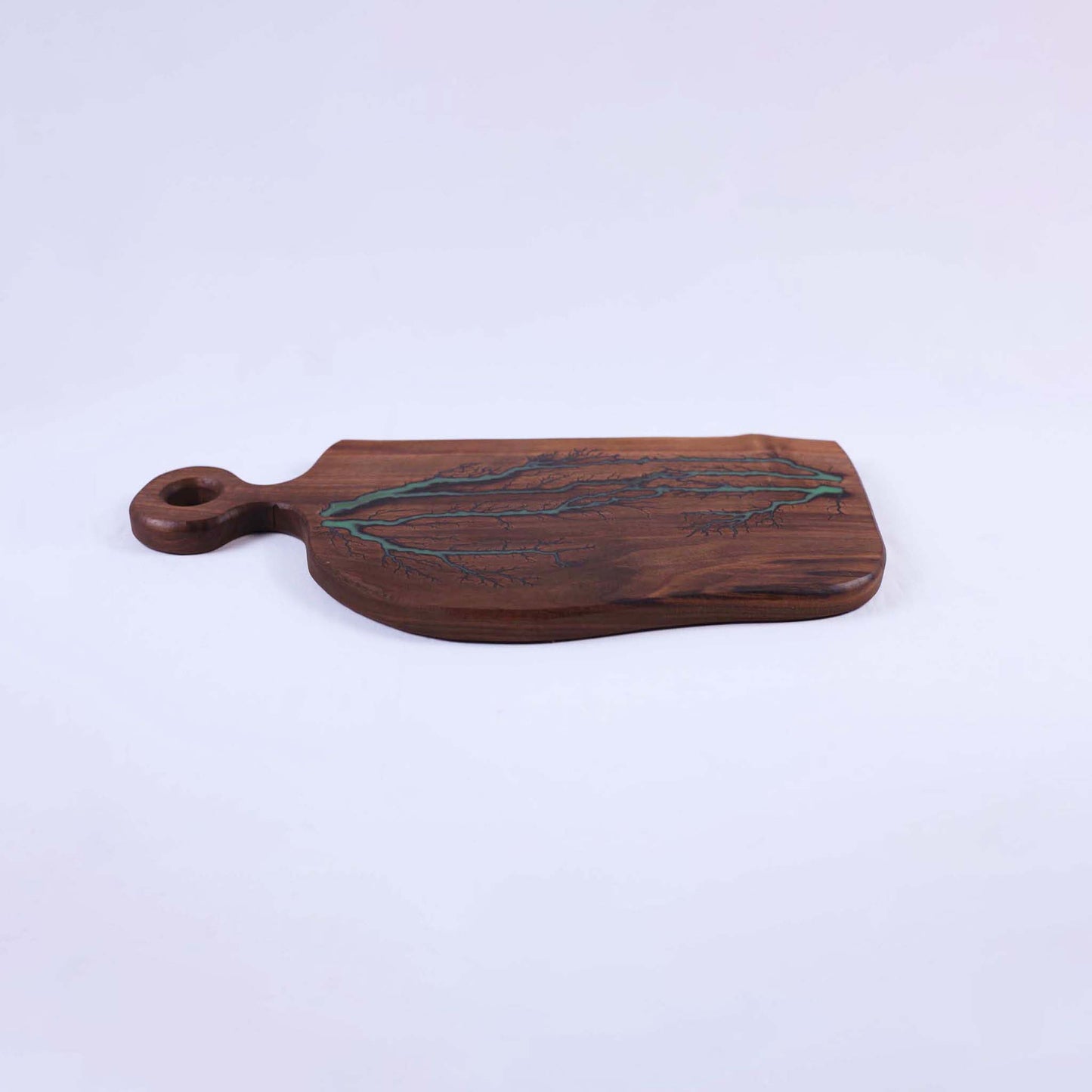 "Мальовица" №0199 — дъска от орех с епоксид