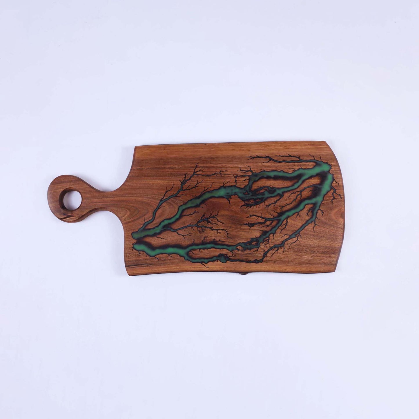 "Снежанка" №0208 — дъска от орех с епоксид