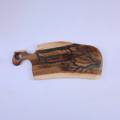 Голяма дъска от масивен орех и епоксидна смола с външна дръжка – ръчно изработена - 219L