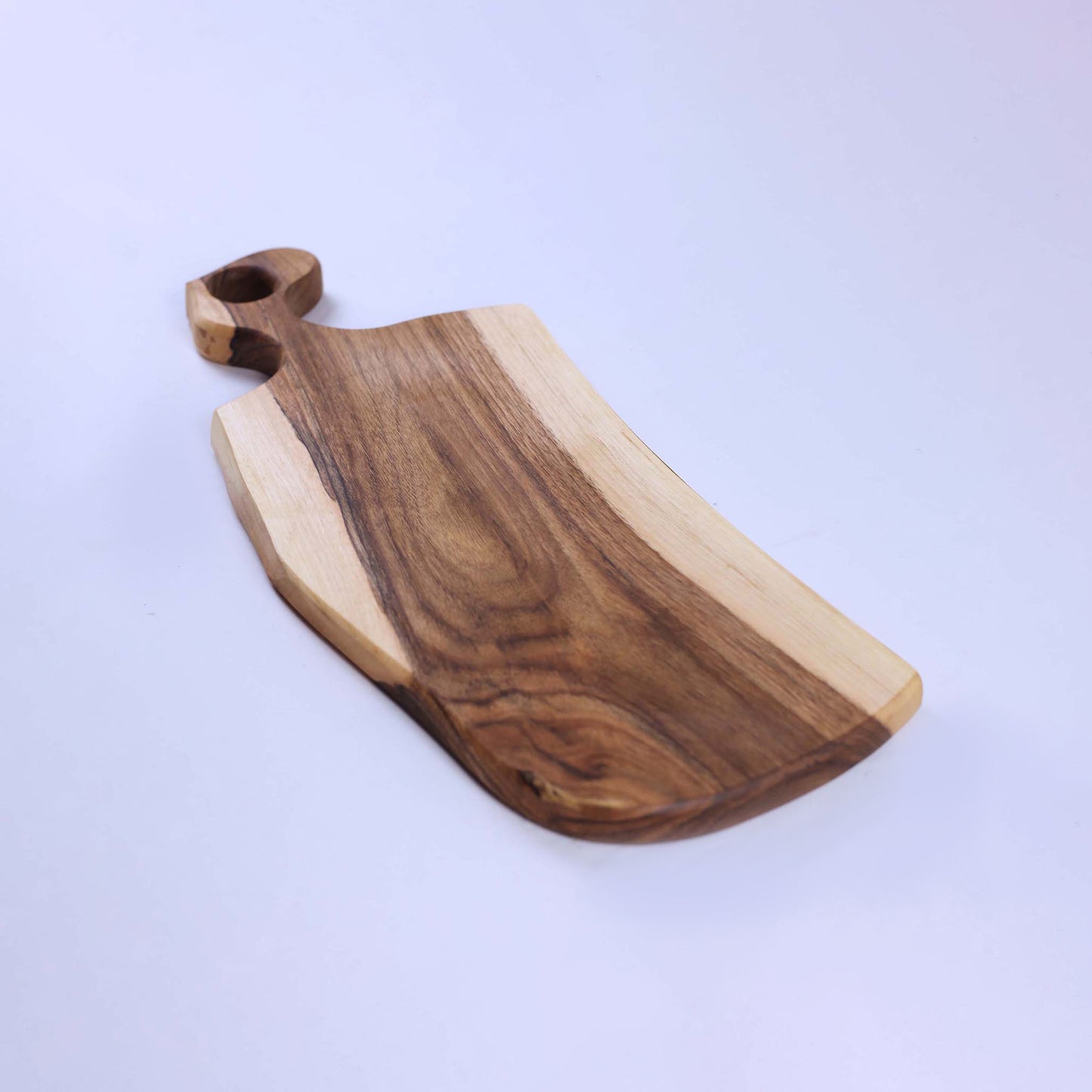 Голяма дъска от масивен орех и епоксидна смола с външна дръжка – ръчно изработена - 219L