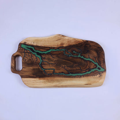 Голяма дъска от масивен орех и епоксидна смола с външна дръжка – ръчно изработена - 221L